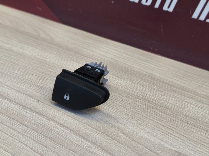 Кнопка центрального замка