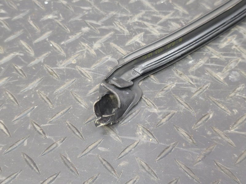 Уплотнитель рамки двери