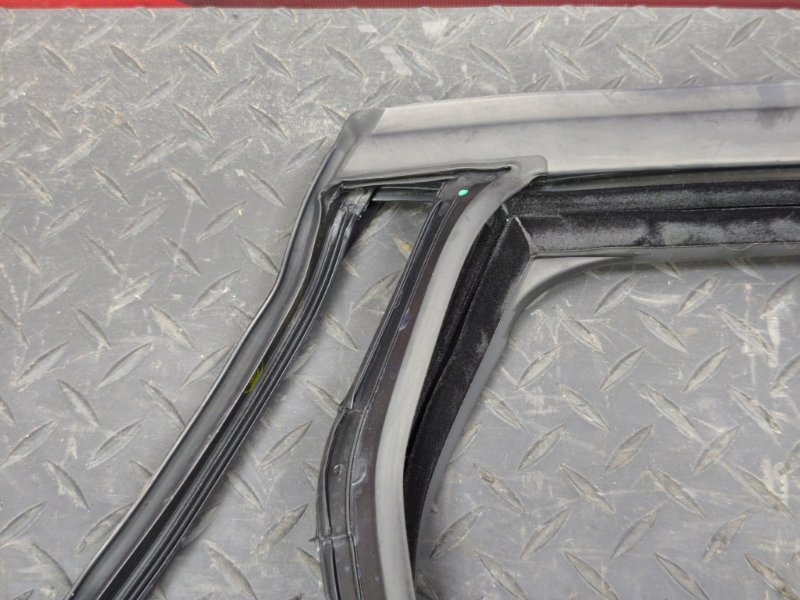 Уплотнитель рамки двери