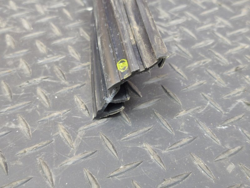 Уплотнитель рамки двери