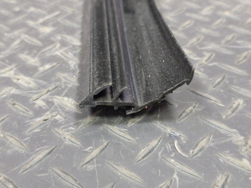 Уплотнитель рамки двери