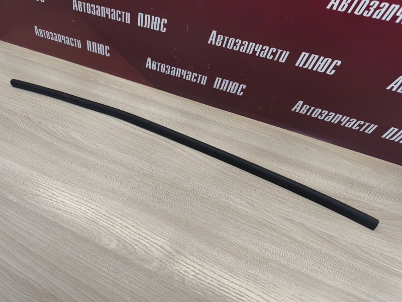 Уплотнительная резинка боковой двери