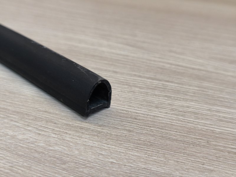 Уплотнительная резинка боковой двери