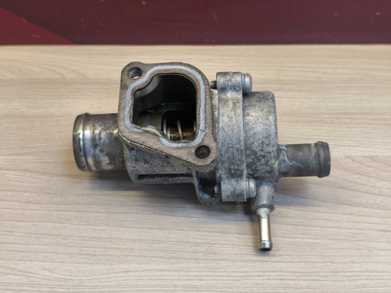 Термостат с корпусом