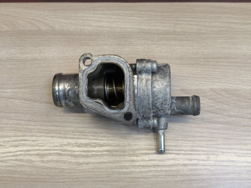 Термостат с корпусом