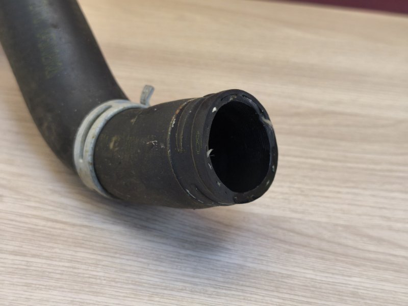 Патрубок радиатора нижний