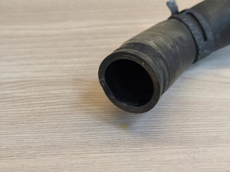 Патрубок радиатора нижний