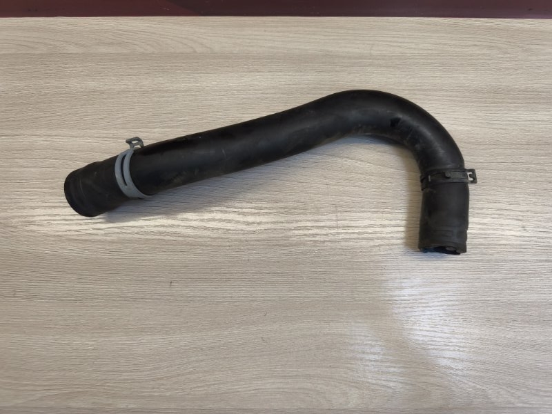 Патрубок вентиляции картерных газов