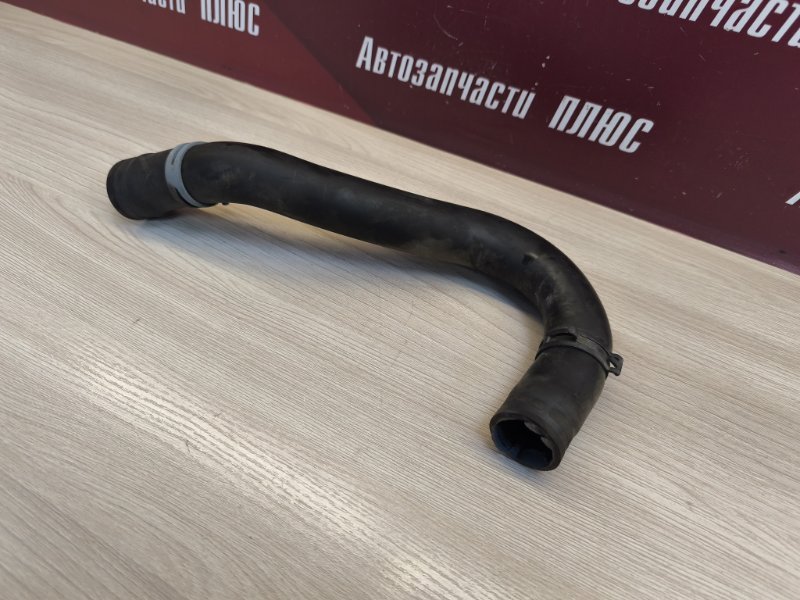 Патрубок вентиляции картерных газов