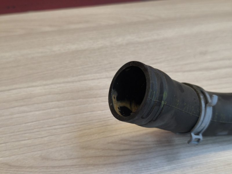 Патрубок вентиляции картерных газов