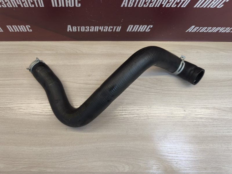 Верхний патрубок радиатора