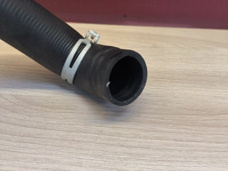 Верхний патрубок радиатора