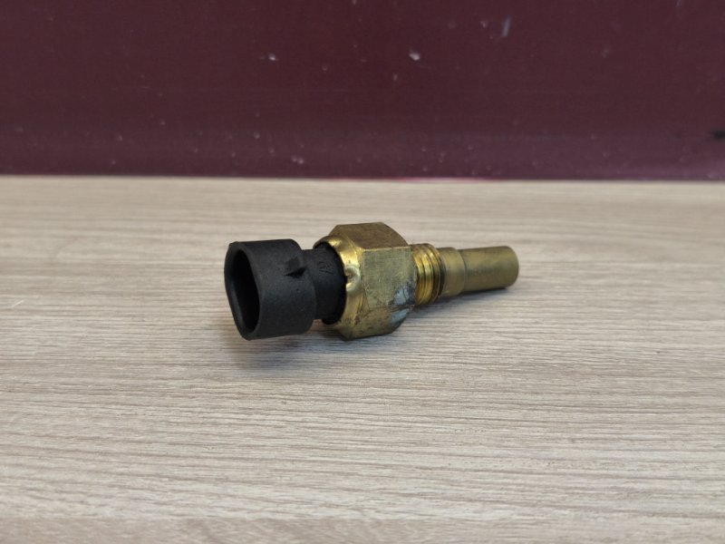 Датчик температуры охлаждающей жидкости