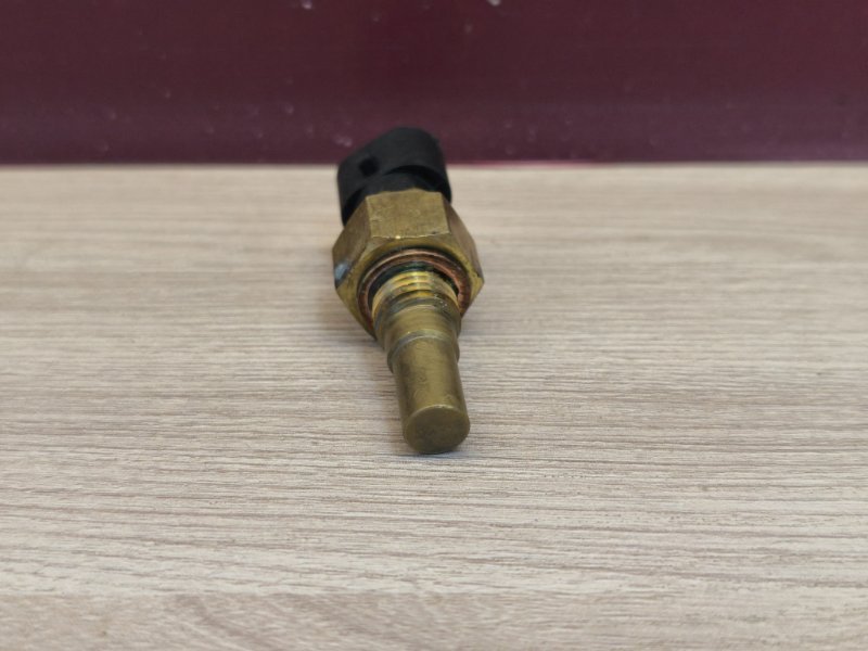 Датчик температуры охлаждающей жидкости