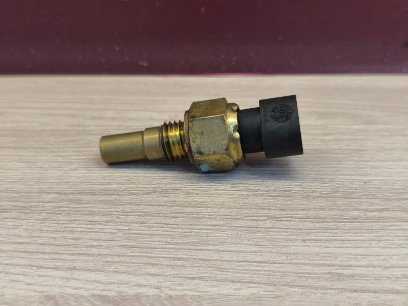 Датчик температуры охлаждающей жидкости