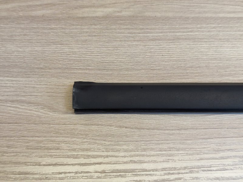 Уплотнитель стекла двери внешний