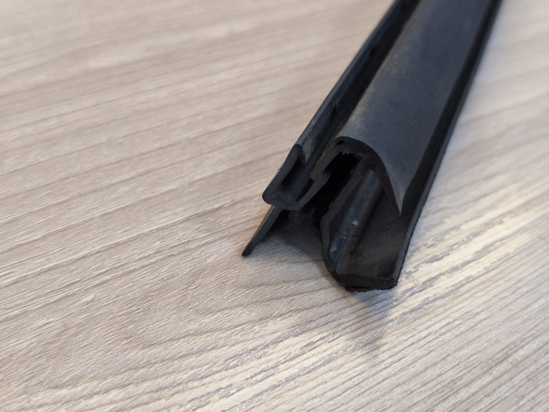 Уплотнитель стекла двери внутренний