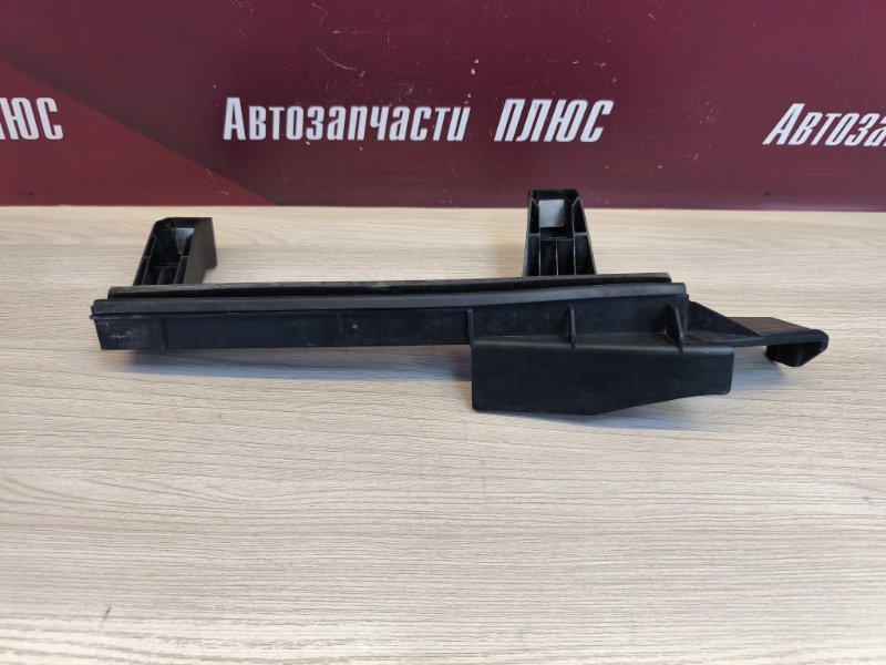 Направляющая стекла     двери