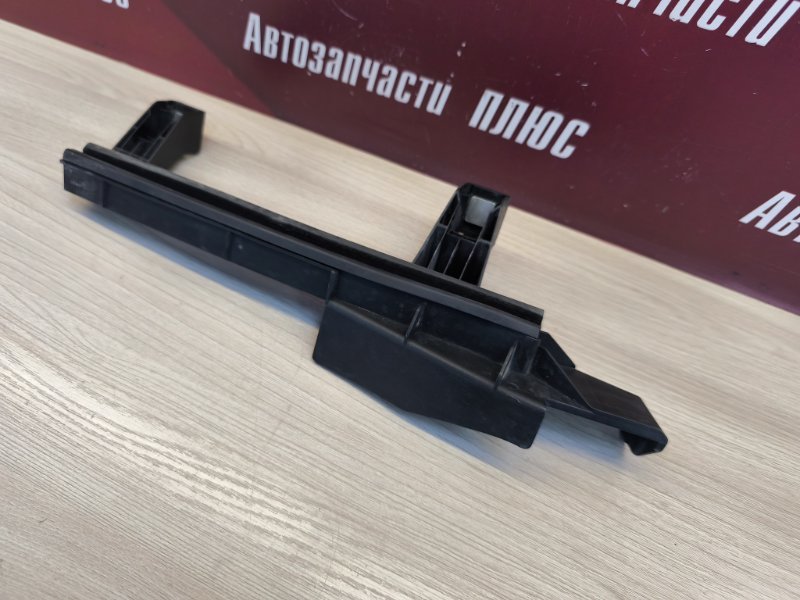 Направляющая стекла     двери