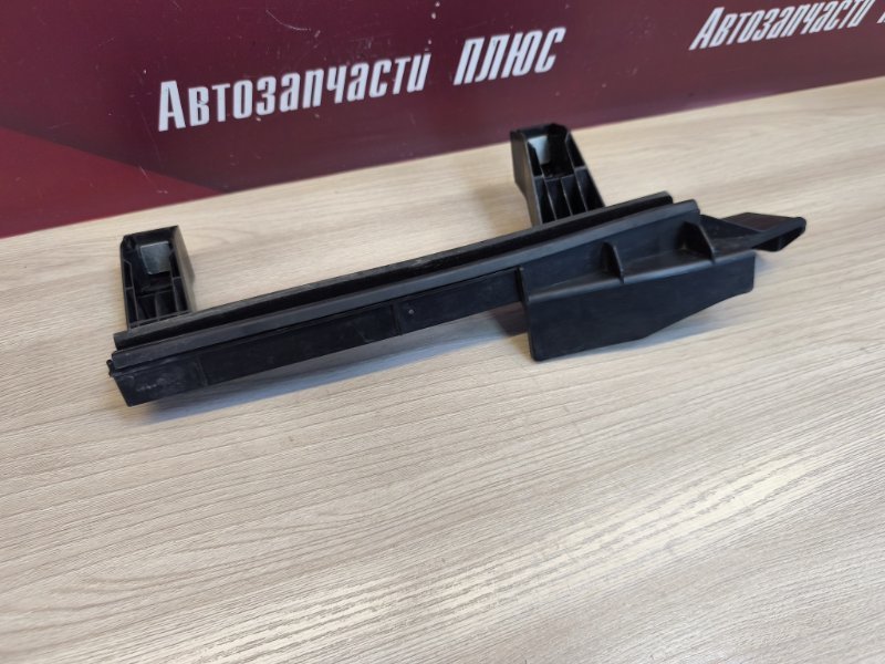 Направляющая стекла     двери