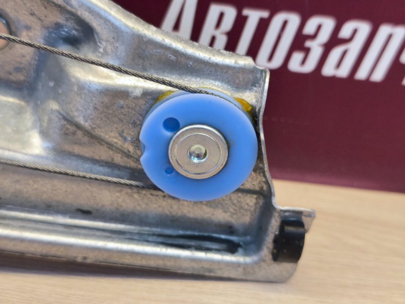 Стеклоподъемник    двери