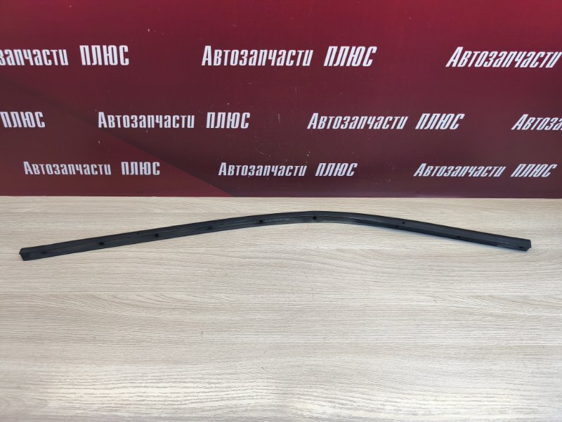 Уплотнительная резинка боковой двери