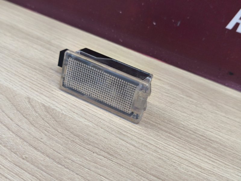 Плафон подсветки салона