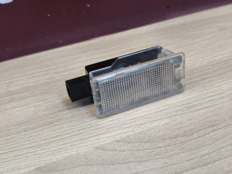 Плафон подсветки салона