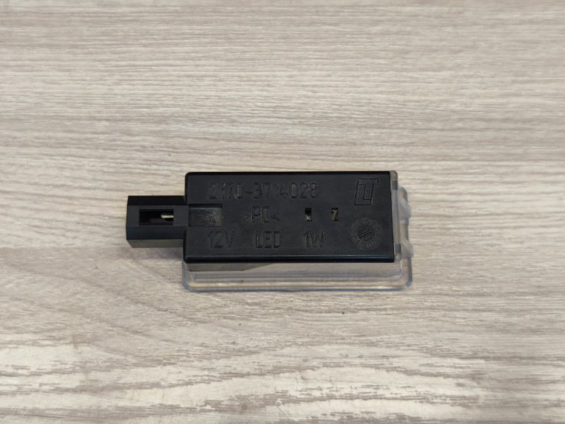 Плафон подсветки салона