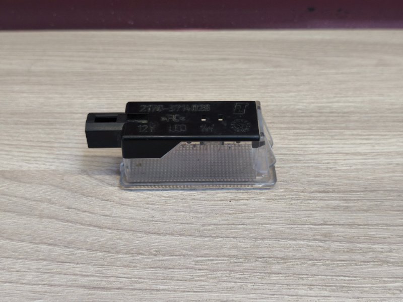 Плафон подсветки салона