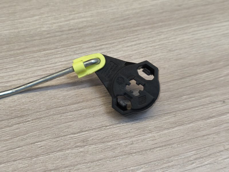 Тяга замка двери