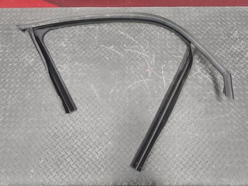 Уплотнитель рамки двери