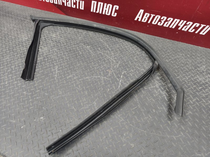 Уплотнитель рамки двери