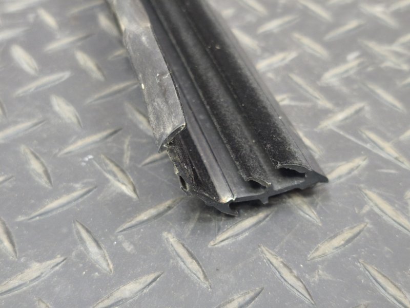 Уплотнитель рамки двери