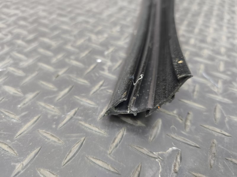 Уплотнитель рамки двери