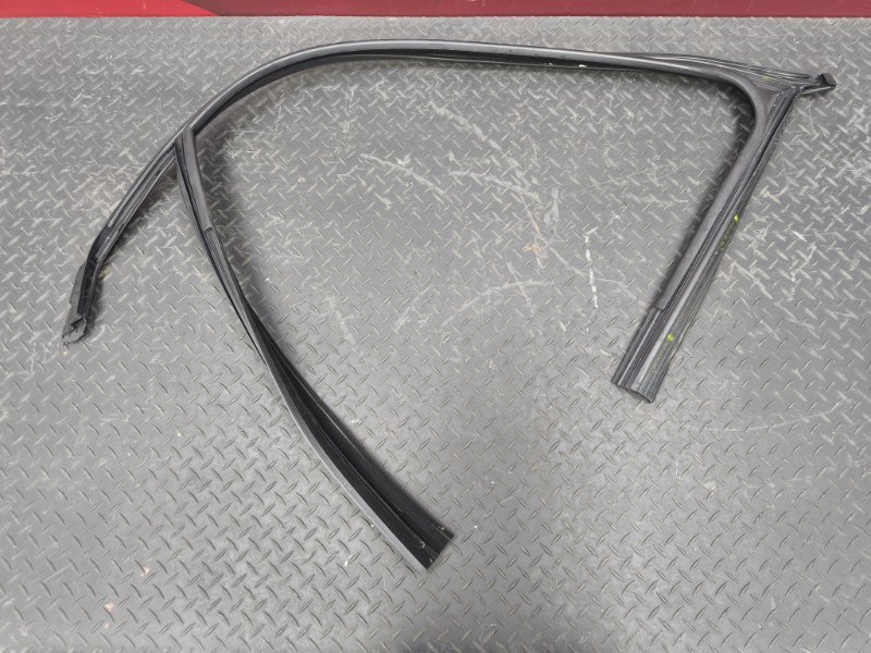 Уплотнитель рамки двери