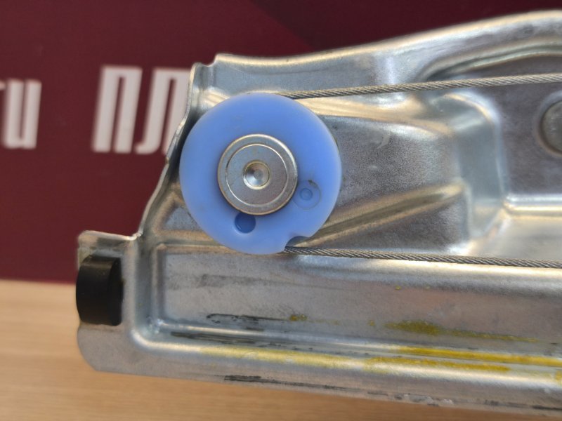 Стеклоподъемник    двери