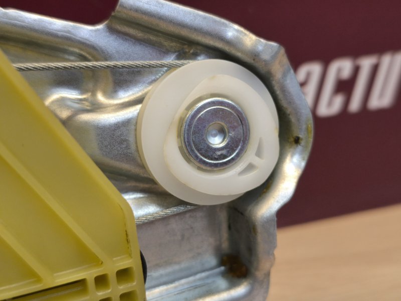 Стеклоподъемник    двери