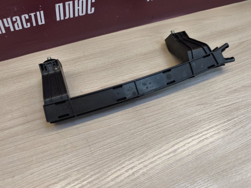 Направляющая стекла двери