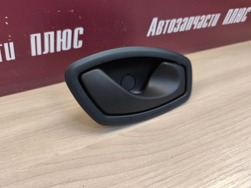 внутренняя ручка двери