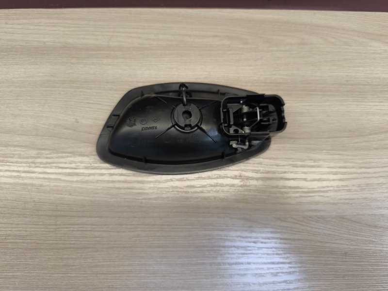 внутренняя ручка двери