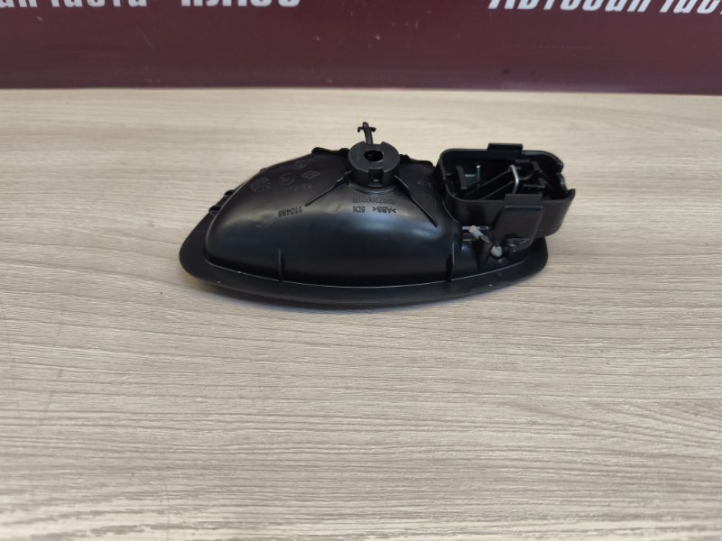 внутренняя ручка двери