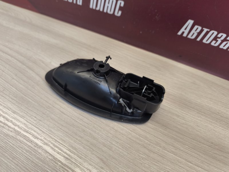 внутренняя ручка двери