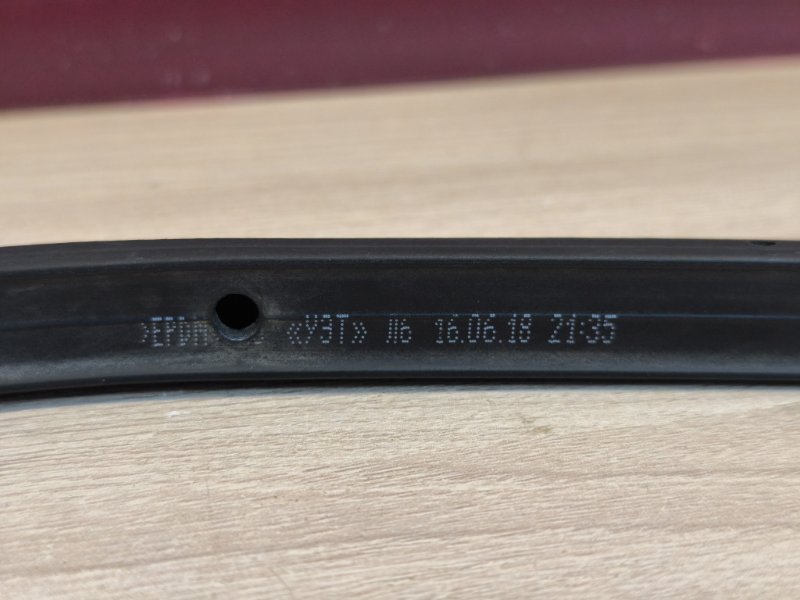 Уплотнительная резинка боковой двери