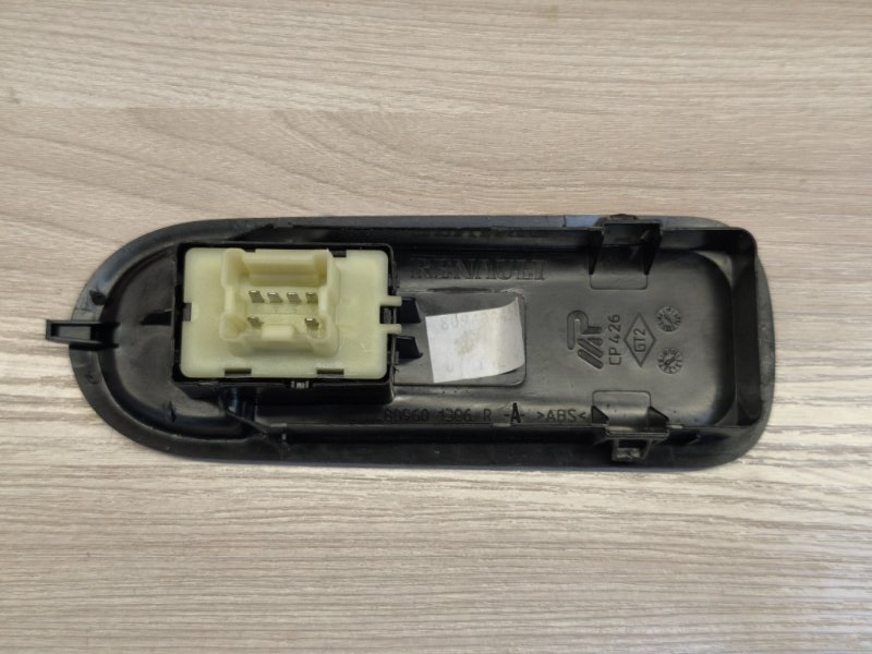 Кнопка стеклоподъемника