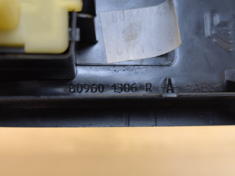 Кнопка стеклоподъемника