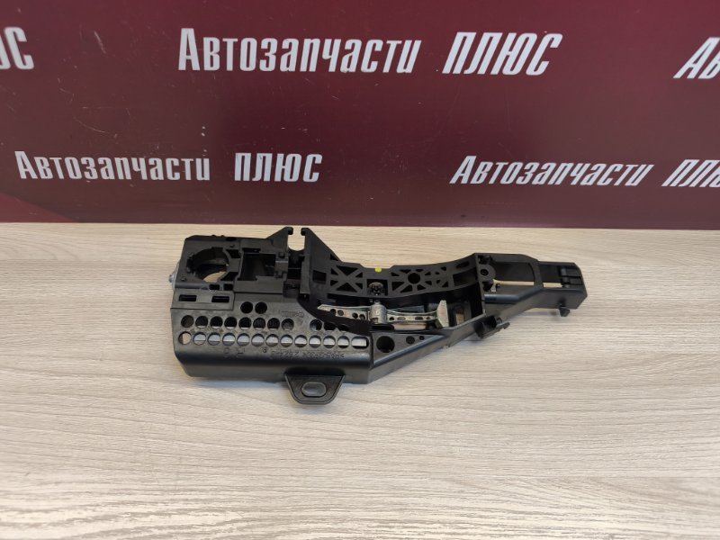 Кронштейн ручки двери