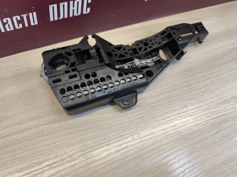 Кронштейн ручки двери