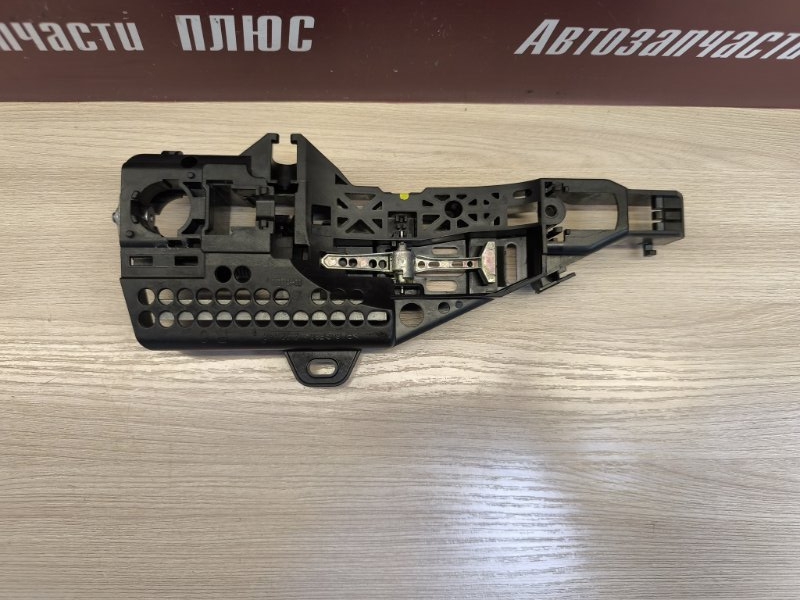 Кронштейн ручки двери