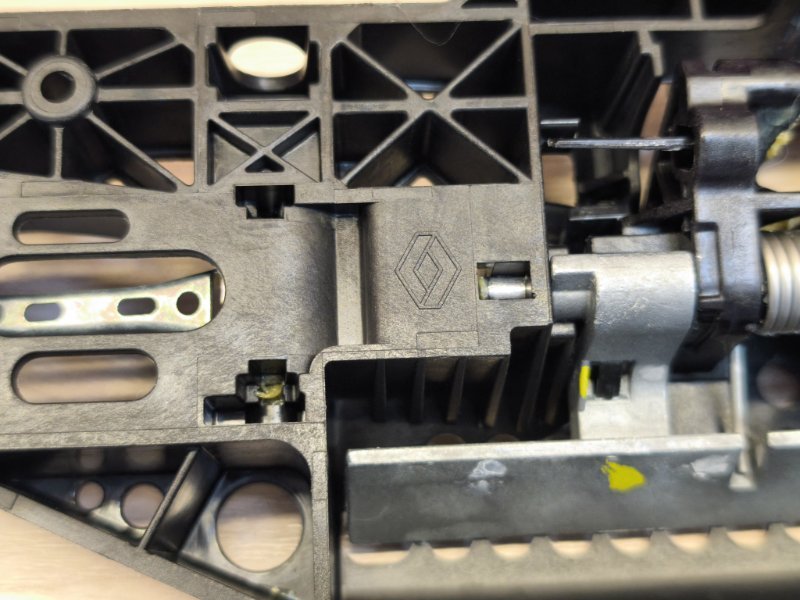 Кронштейн ручки двери